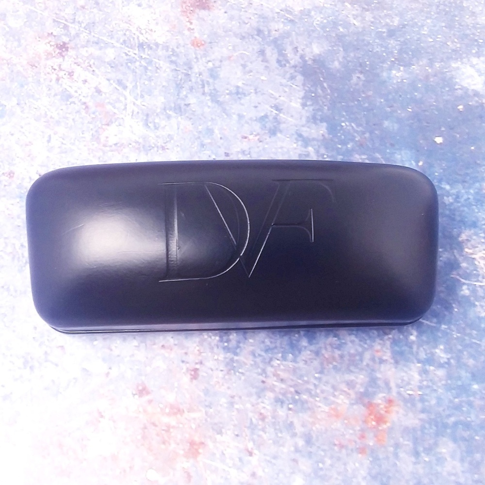 🌸4/$35🌸 Diane von Furstenberg Black Clamshell Glass Case Only